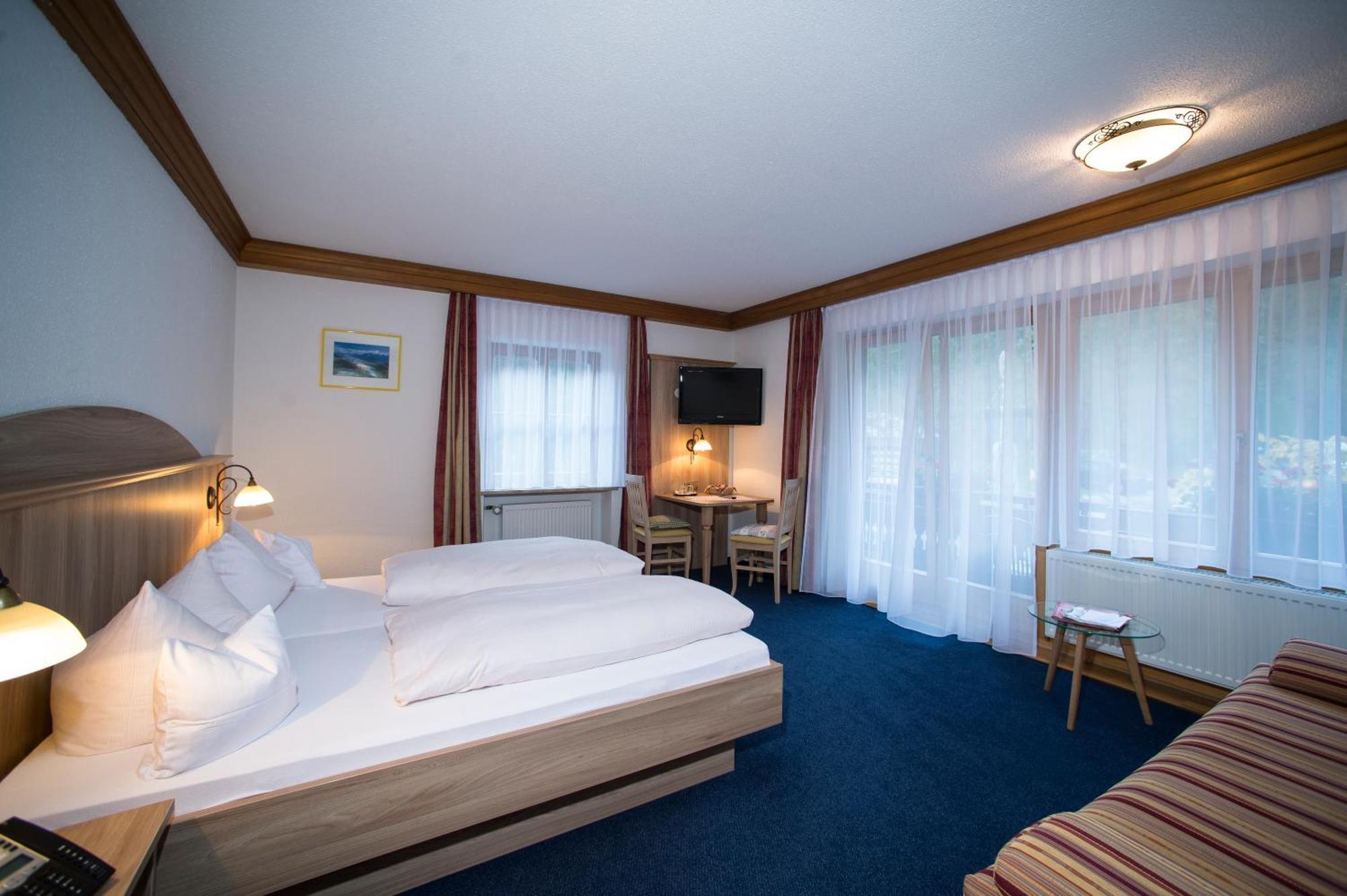 Dreibettzimmer mit Balkon