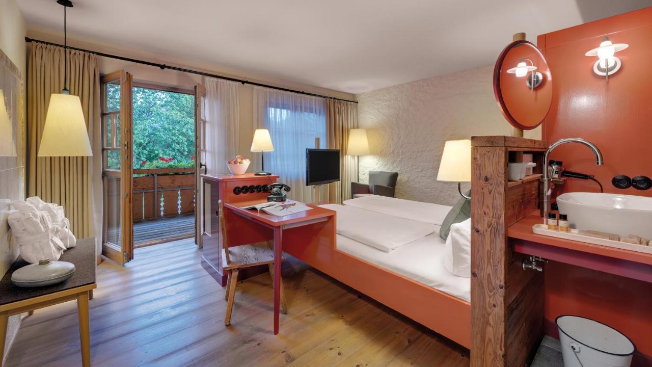 Doppelzimmer mit Bad, Bergblick und Balkon