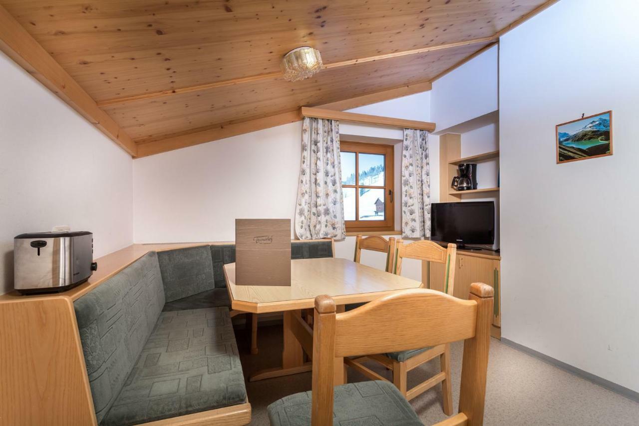 Apartment mit 2 Schlafzimmern und Balkon - Nebengebäude