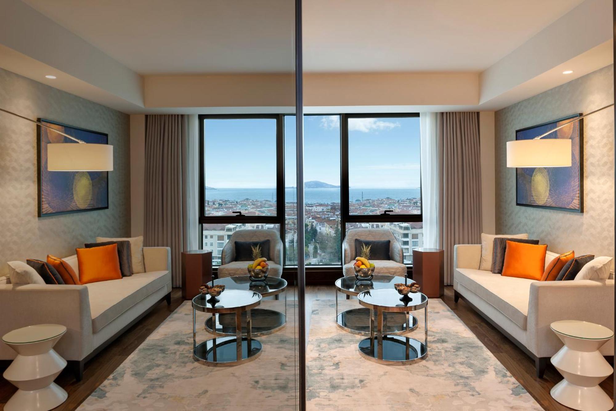 Suite mit Kingsize-Bett und Meerblick