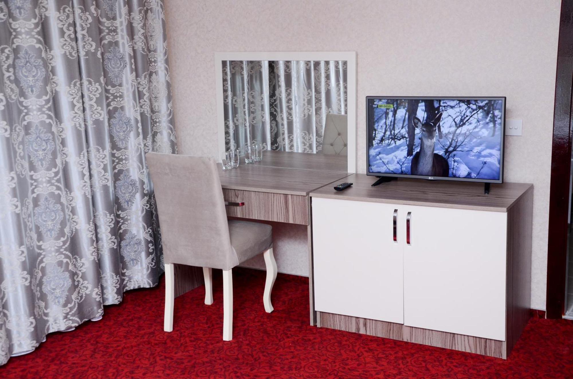 Executive Suite mit eingeschränktem Meerblick, Balkon, Zugang zur Lounge, Frühstück, Erfrischungen, Getränken am Abend sowie Canapés