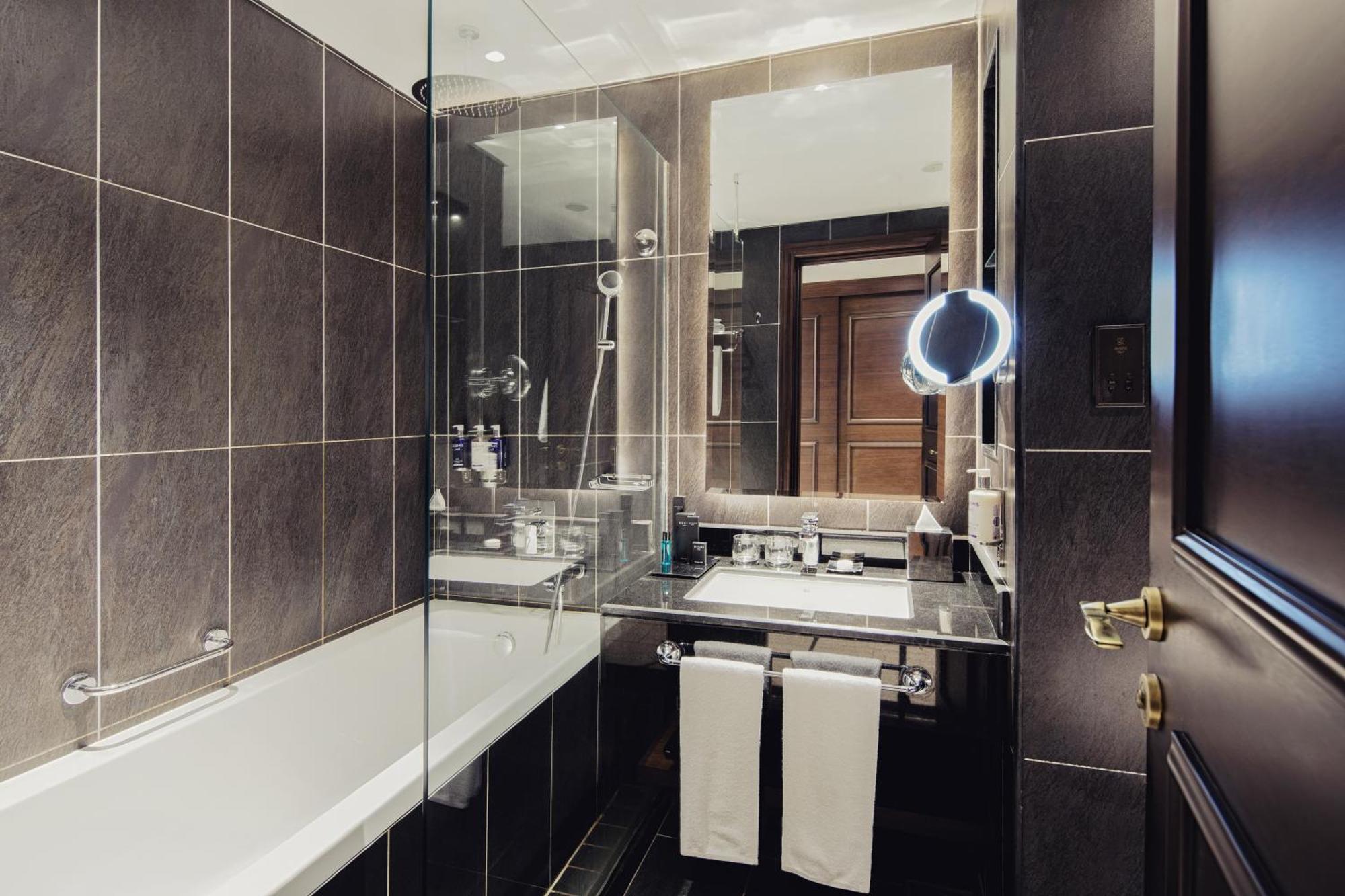 Premium Zimmer – mit Zugang zum Kids Club, eigenem Strand, Infinity-Pool und Strömungskanal