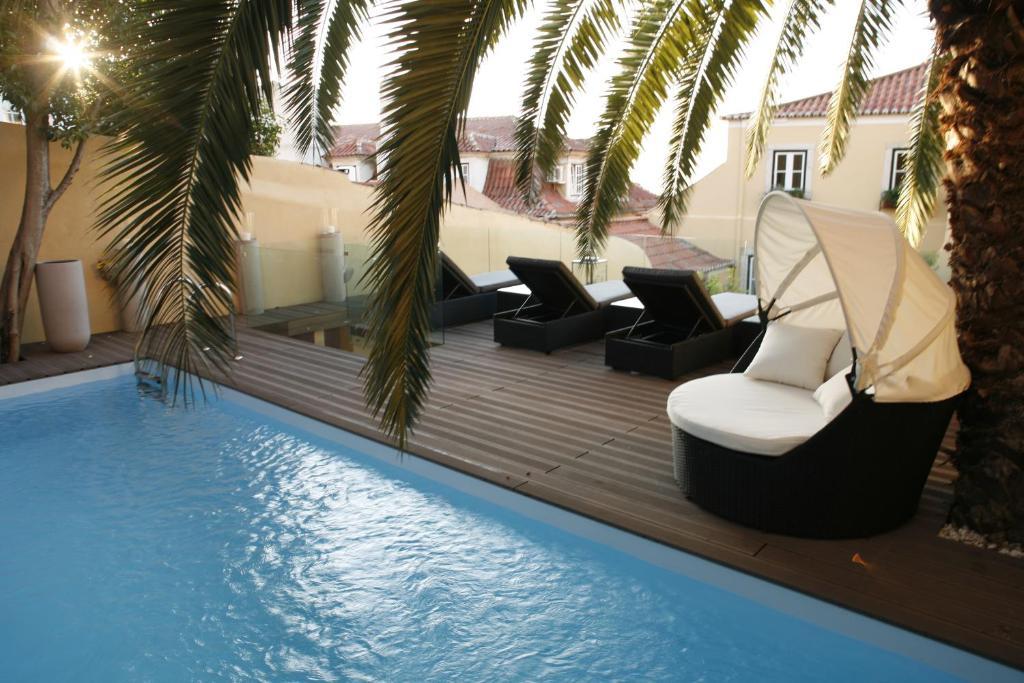 Poolsuite