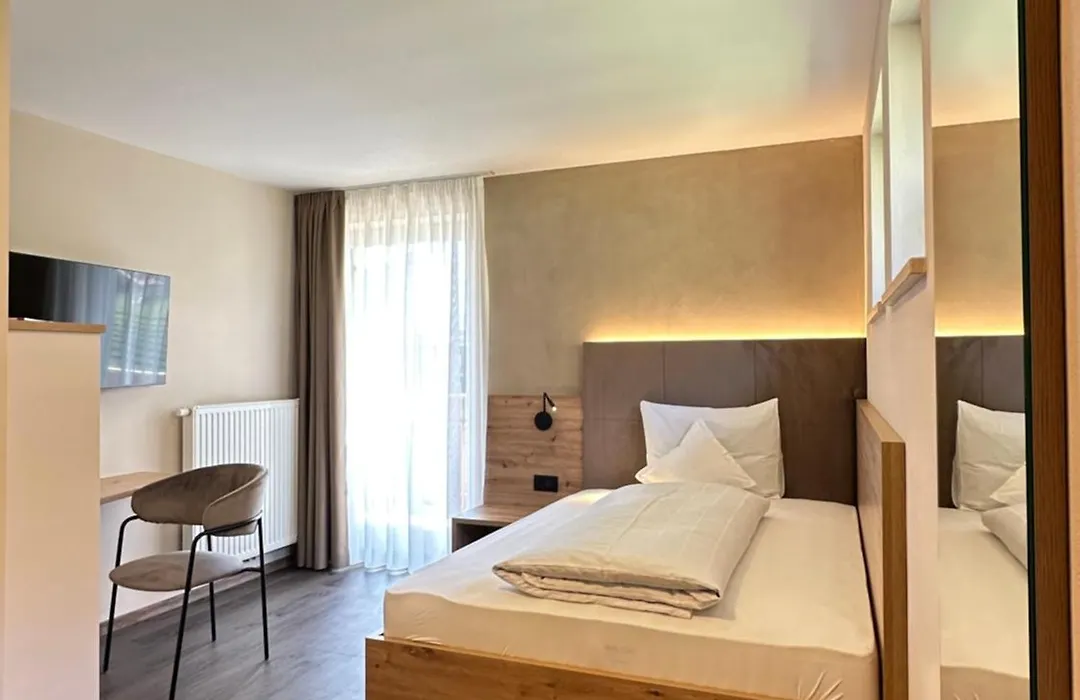 Garni-Hotel Mir.Es-1