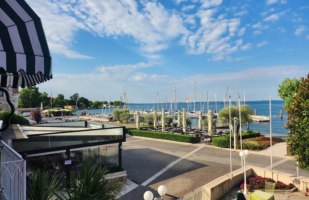 Hotel Alla Riviera Lake View-1