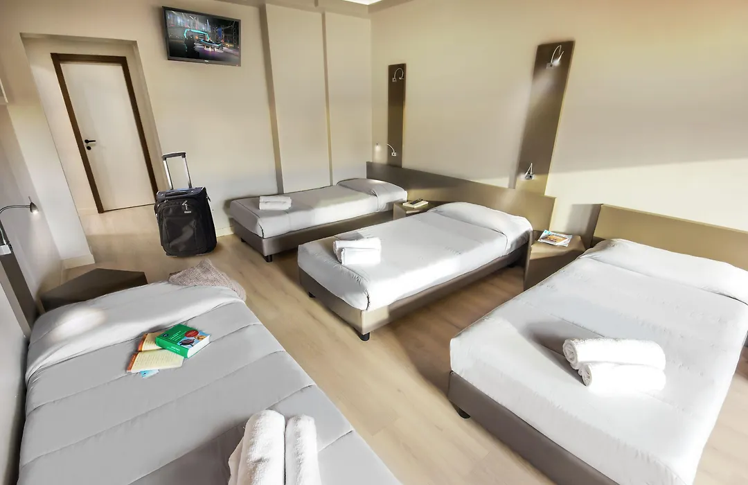 Plus Florence Hotel & Hostel-1