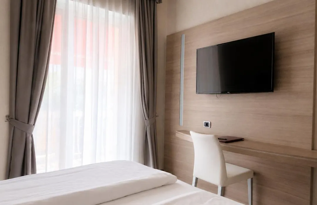 Hotel Capri Bardolino 3S-1
