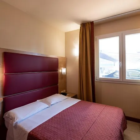 Hotel Mondial-2