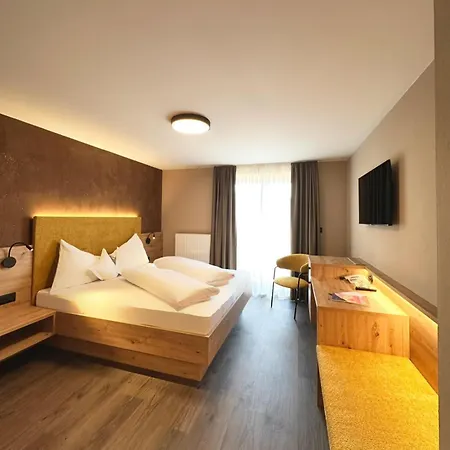 Garni-Hotel Mir.Es-2
