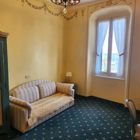 Hotel Alla Riviera Lake View-3