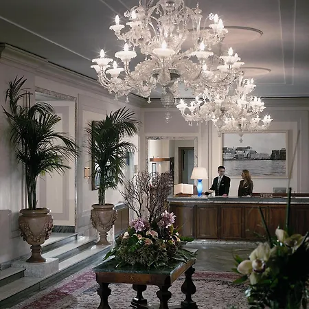 Grand Hotel Vesuvio-3