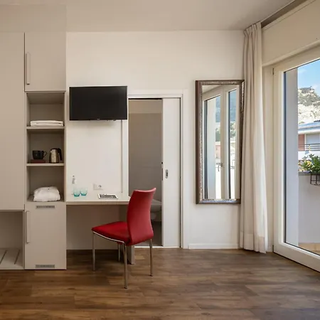 Hotel Villa Claudia-3