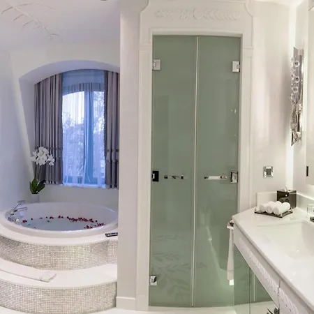 Wyndham Grand Istanbul Kalamis Marina Hotel-3