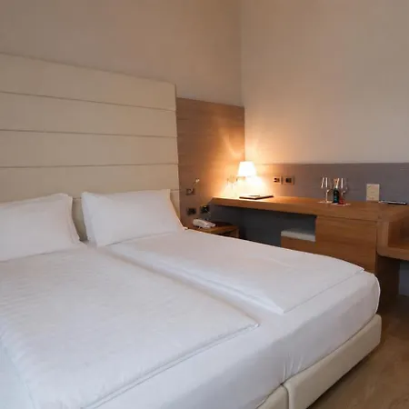Hotel Capri Bardolino 3S-3
