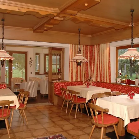 Hotel-Garni Almhof-3