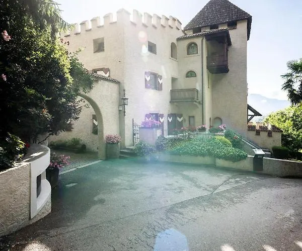 Schloss Plars wine&suites Algund